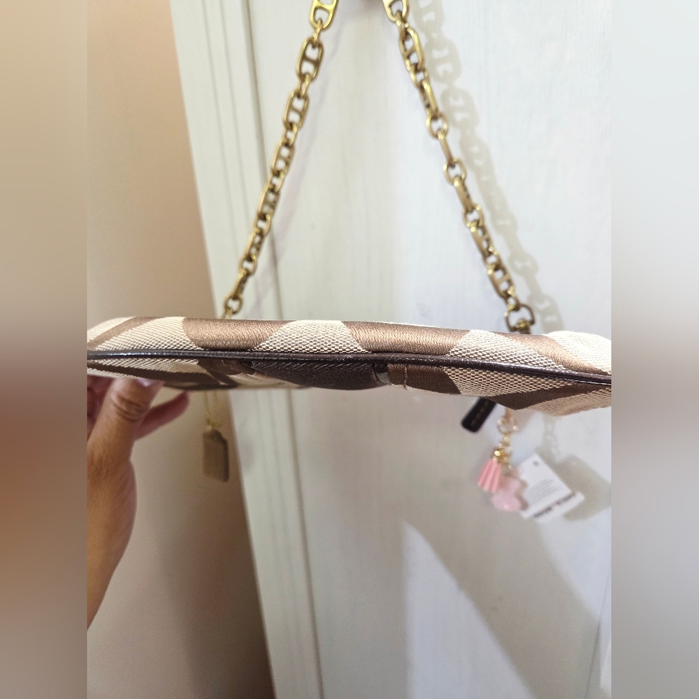 Coach Brown Signature Bag with Gold Chain - Picture 3 of 11
